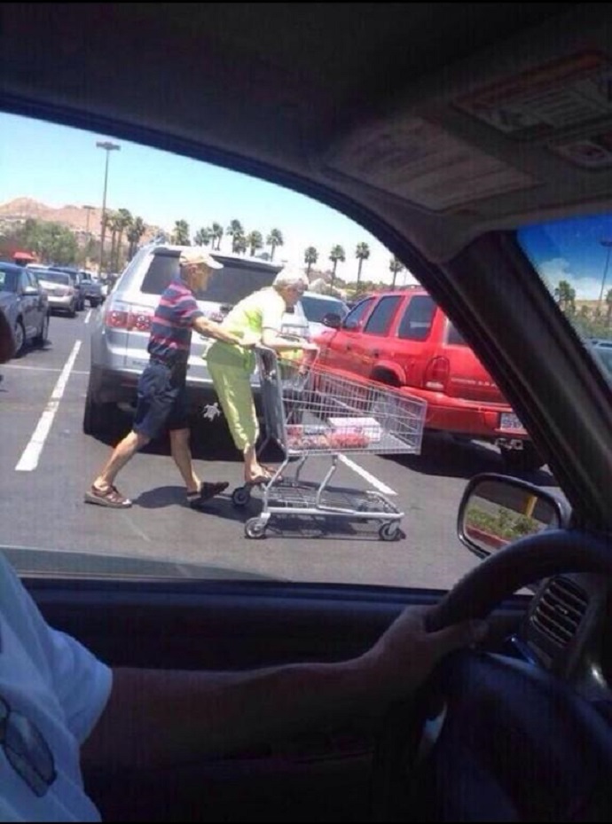 Never Too Old for a Shopping Cart Ride-15 Amazing Old Couples That Show Love Never Gets Old