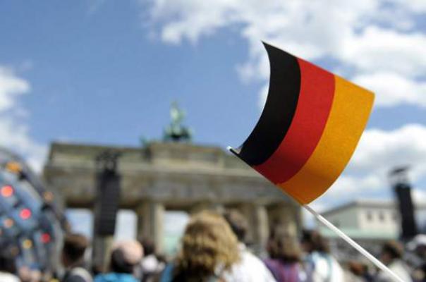 Wishing Advanced Birthday Wishes to Germans-15 Common Mistakes That Travelers Do Abroad