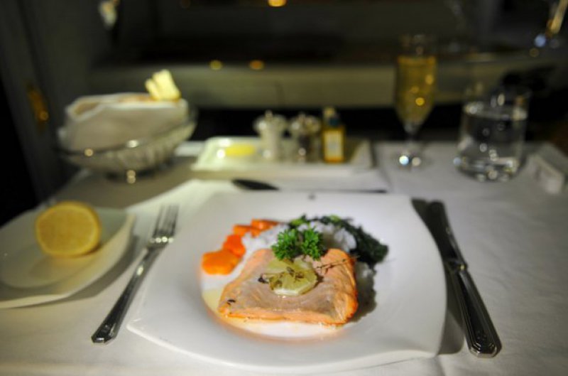 Emirates Airlines-15 Airlines And The Food Served In The Economy Vs. Business Class
