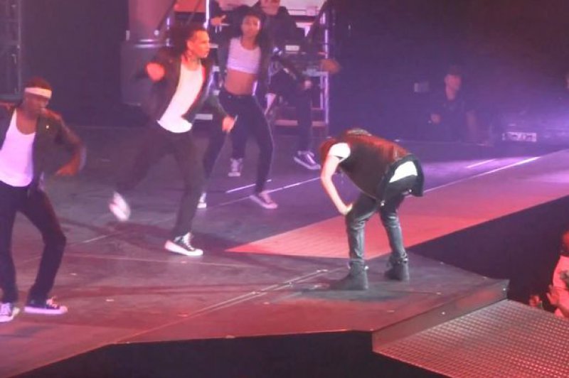 Justin Bieber-15 Hilarious Concert Fails And Bloopers That Will Make You Lol