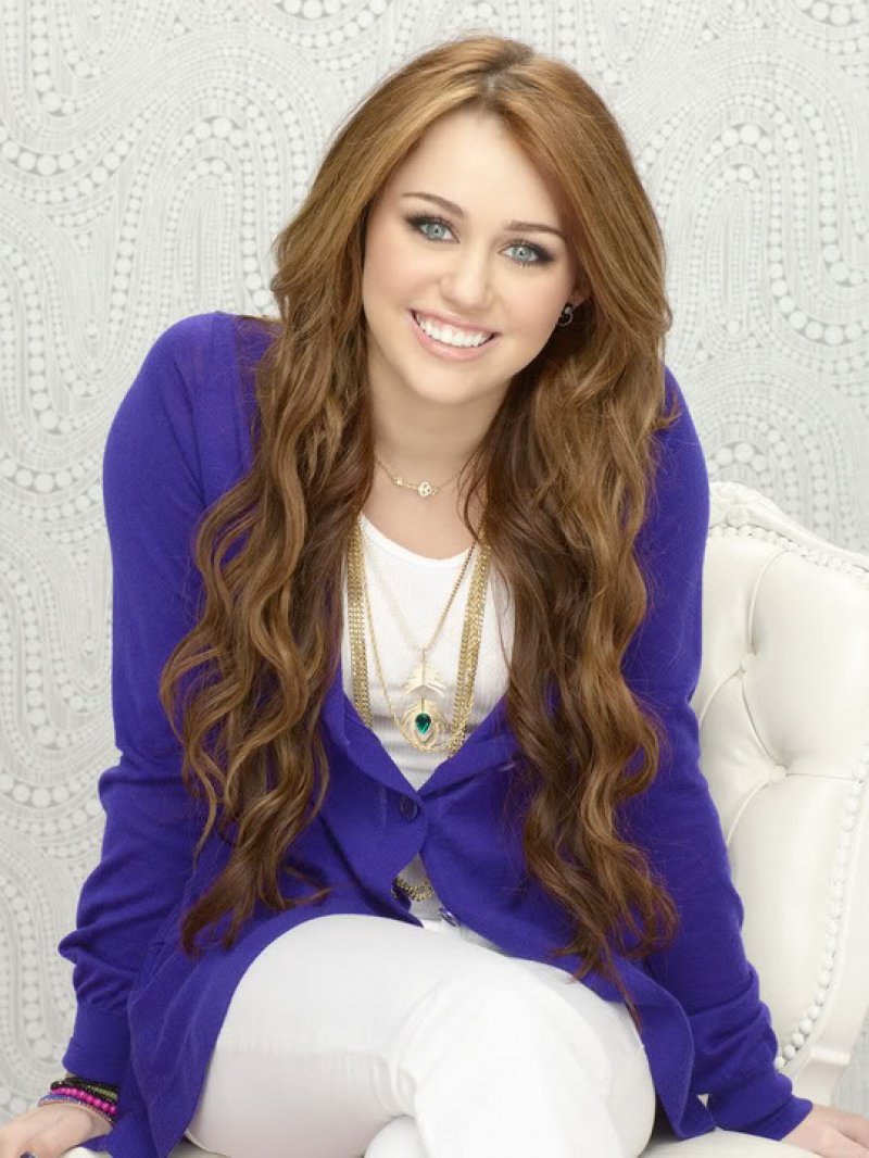 Miley Cyrus-15 Popular Disney Channel Stars Then And Now