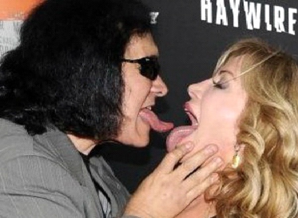 Gene Simmons/Shannon Tweed-Most Awkward Celebrity Kisses