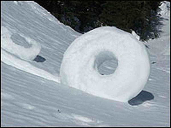 Snow donuts-Amazing And Unusual Weather Phenomena