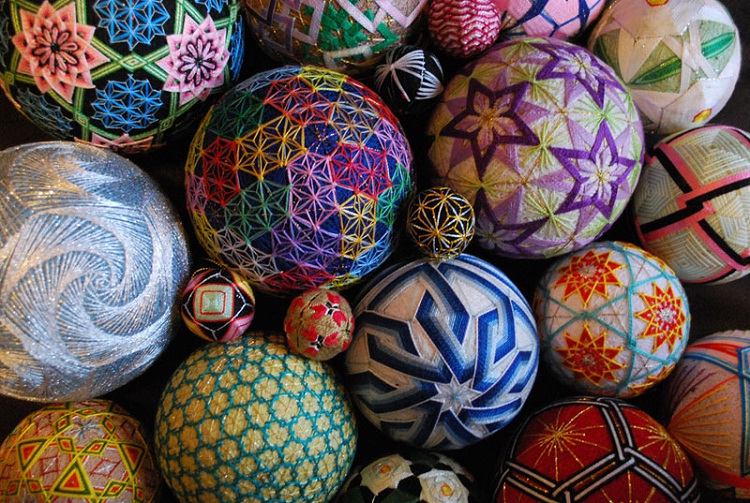 Snowflakes-Creative Embroidered Temari Spheres By A 92-Year-Old Grandmother