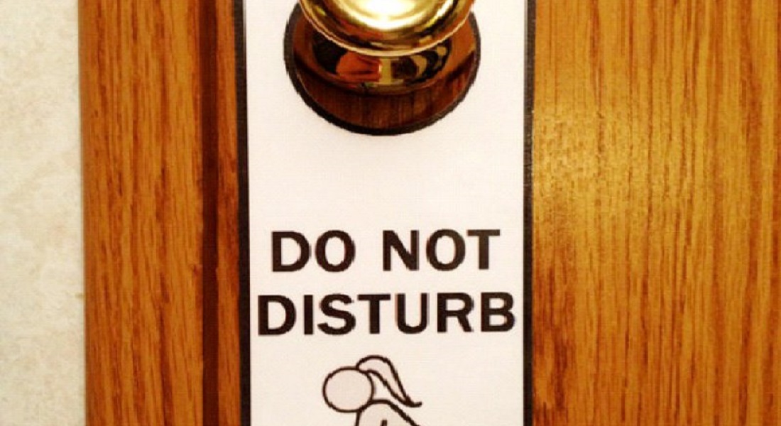 12 Funniest Do Not Disturb Signs That Will Make You Lol