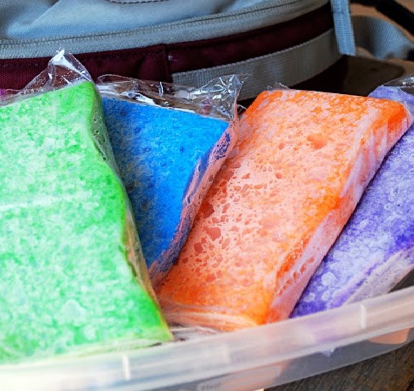 Frozen sponges as ice packs-Amazing Kitchen Hacks