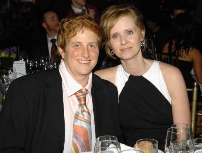 Cynthia Nixon Chooses Real Love-12 Celebrities Who Married Normal People 