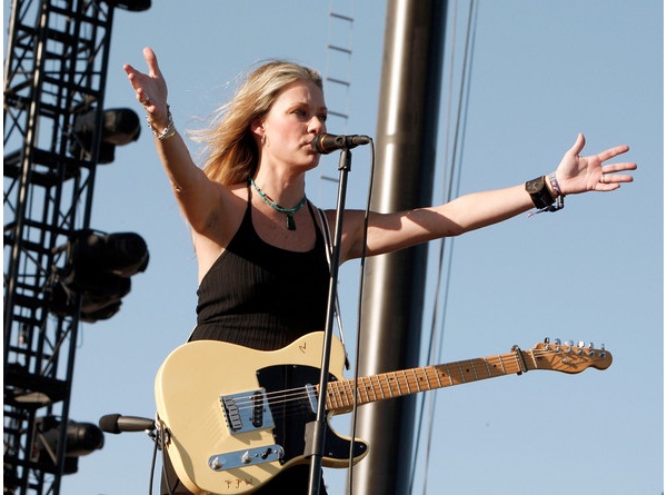 Shelby Lynne-15 Celebs Who Won Big Awards With Terrible Performances