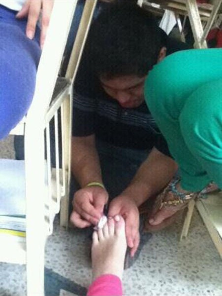 Get those toes clean-24 Guys Who Love Being In Friend Zone