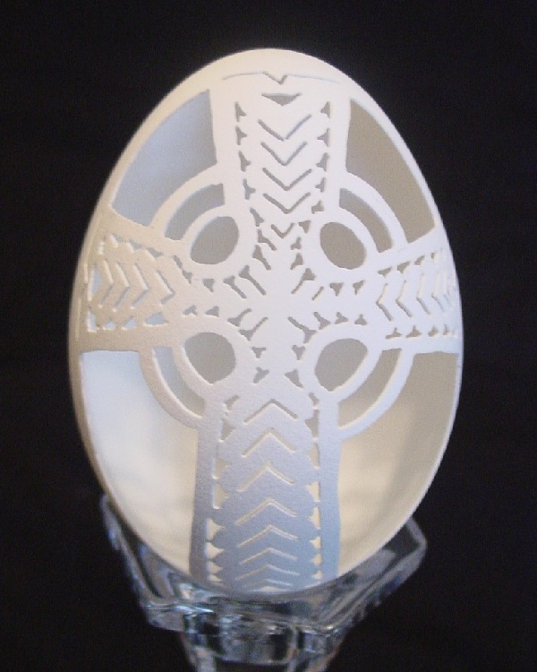 Celtic Cross-15 Eggshell Carvings That Are Beautiful 