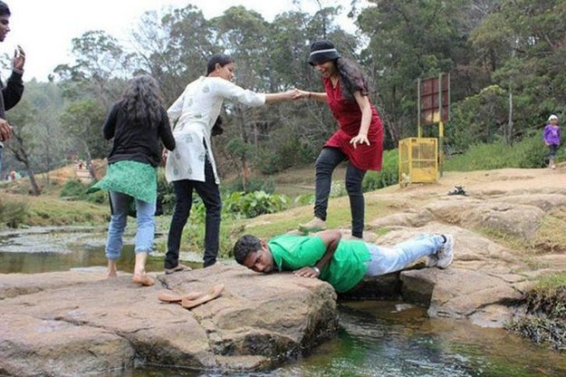 A bridge too far-24 Guys Who Love Being In Friend Zone