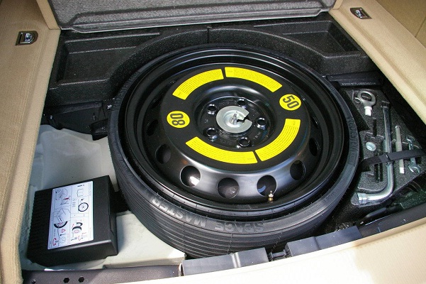 Spare Wheel and The Knowledge-Things You Should Always Have In Your Car