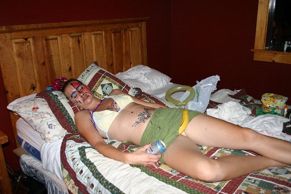 The banana-12 Embarrassing Pictures Of Drunk People 