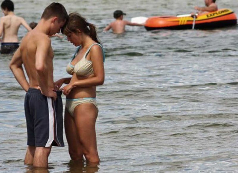 15 Most Embarrassing Photos Ever Taken At Beach