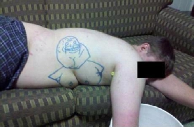 When 'Forever Alone' Guy Gets Boobs-15 Unfortunate People Who Passed Out First