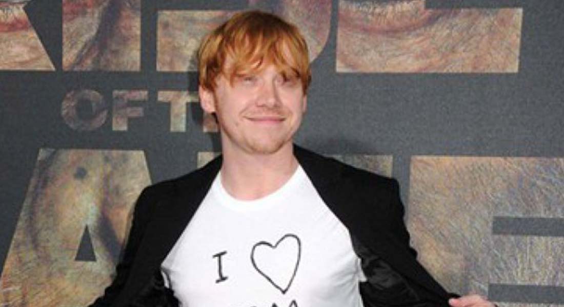 12 Celebrities Wearing Funny T-Shirts