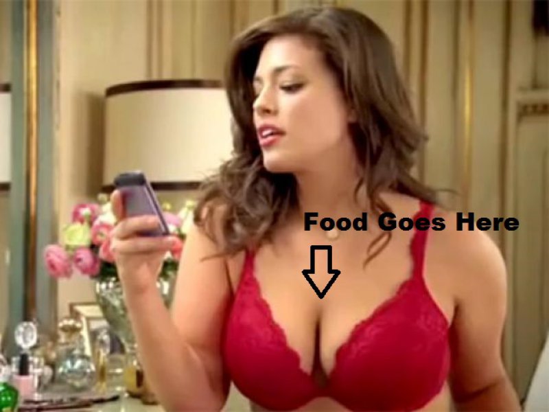 When you eat-15 Things Only Big Boob Girls Will Understand