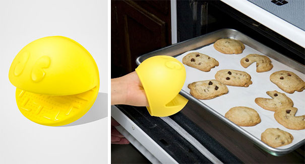 This Pac-Man Oven Gloves-15 Geeky Kitchen Gadgets That Will Make Your Kitchen A Super Kitchen