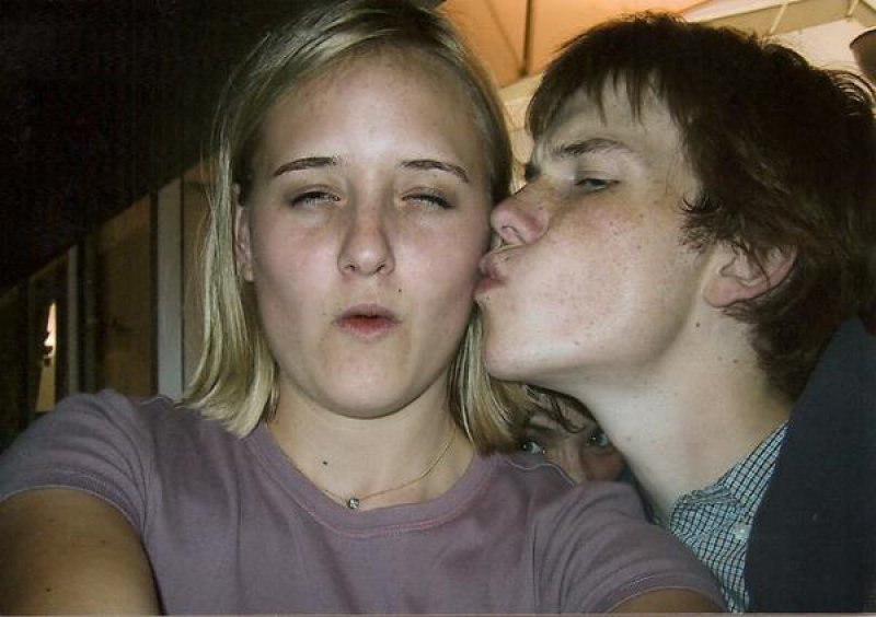 Cute Couple, Right?-When You Notice What's Wrong With These Pictures, You Will Freak Out