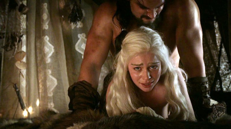 Emilia Clarke's Fun Moments While Filming Game of Thrones -15 Awkward Sex Scene Stories As Told By Actors