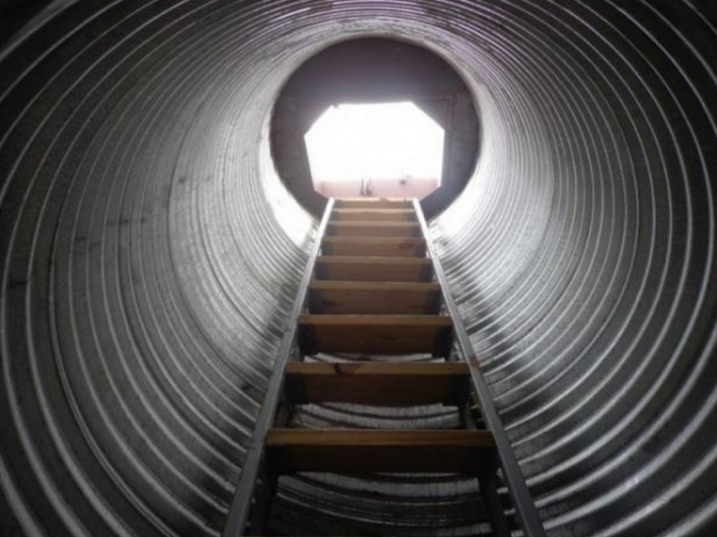 Stairway That Takes You 20 Feet Down-Awesome House Built In An Underground Pothole
