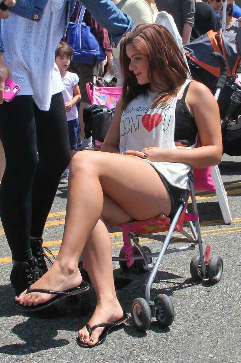 Ariel Winter's Legs And Feet23 Sexiest Celebrity Legs And Feet