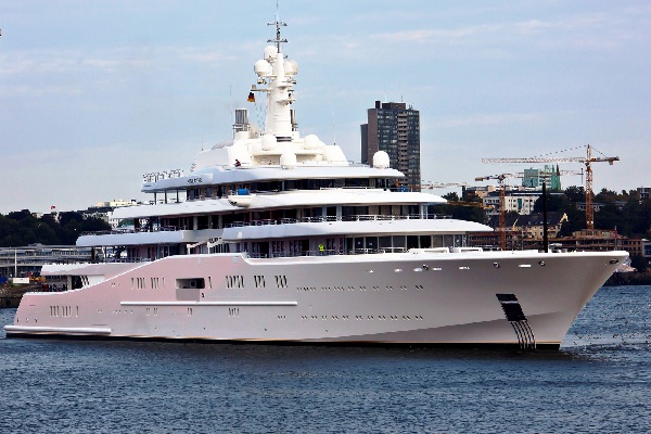 Roman Abromovich's yacht-Coolest Billionaire Toys