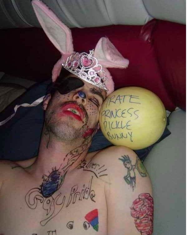 Pirate princess-12 Embarrassing Pictures Of Drunk People 