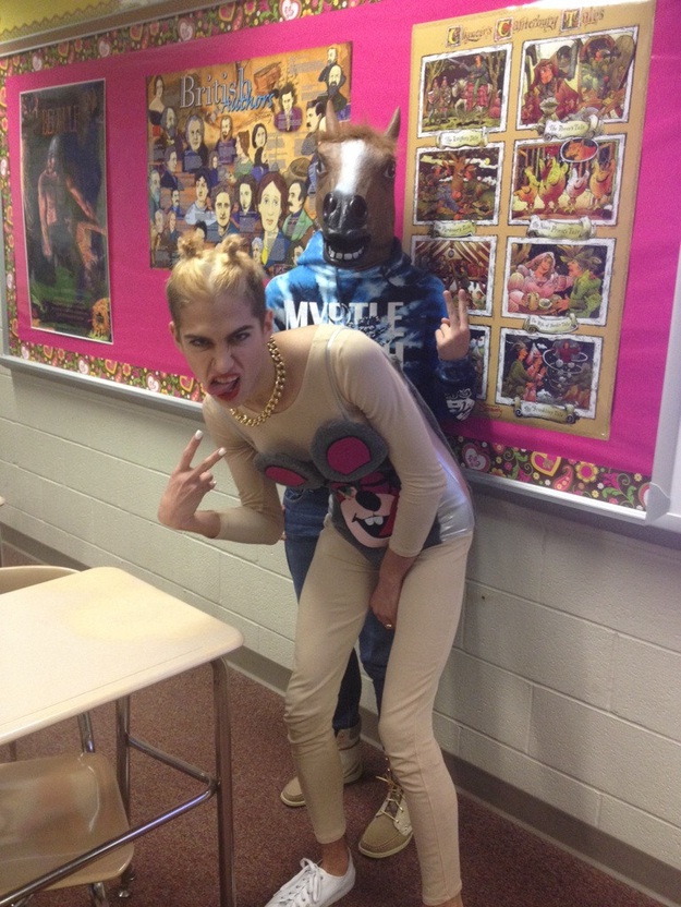 Just scary-Guys Who Absolutely Nailed Miley Cyrus's Costumes