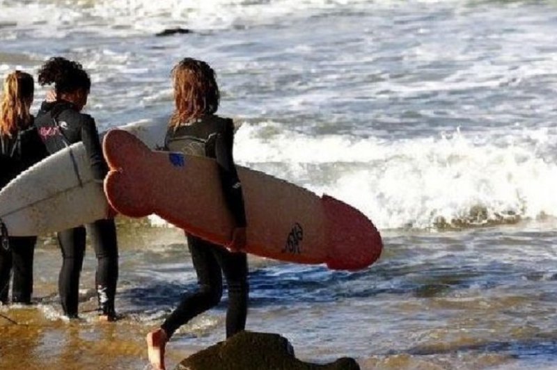 Girl with a fancy surfboard-18 Hilarious Beach Fails That Will Make You Laugh Out Loud