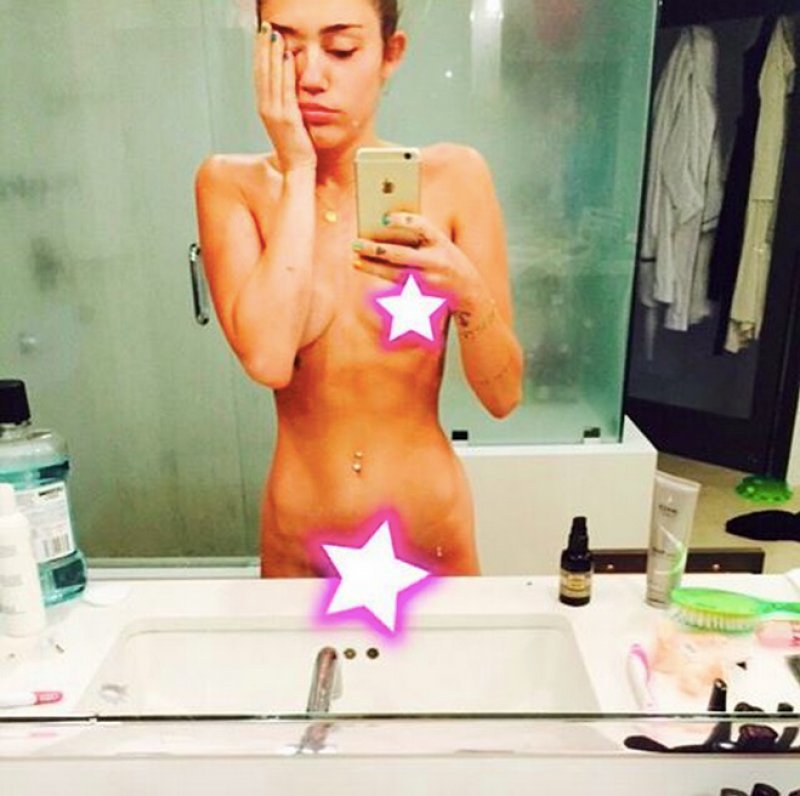 This Mirror Selfie-15 Images That Show Miley Cyrus Has Totally Lost It
