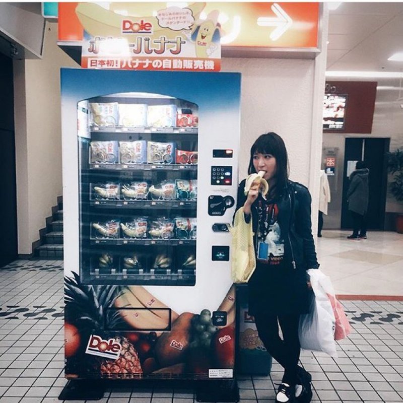 Fruit Vending Machine-15 Weird Things That Can Happen Only In Japan