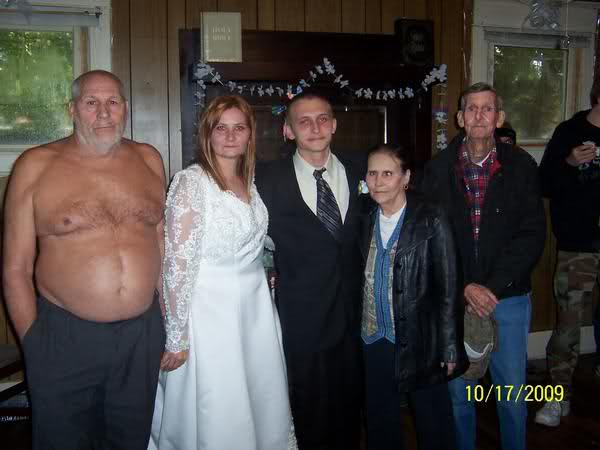 Something’s Seriously Wrong With This Family-15 Funny Redneck Marriage Photos