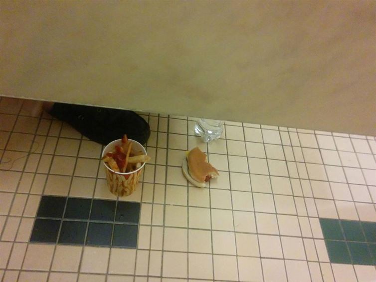 Trying to Puke on Purpose? Use This Image-15 Strangest Moments Ever Caught In Restrooms