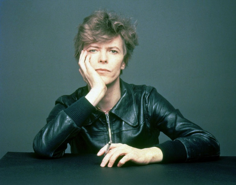 David Bowie-15 Celebrities You Probably Didn't Know Were Bisexual