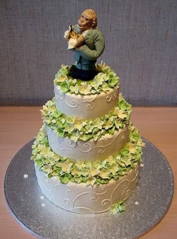 The Giant Ape Wedding Cake-15 Weirdest Wedding Cakes You'll Ever See