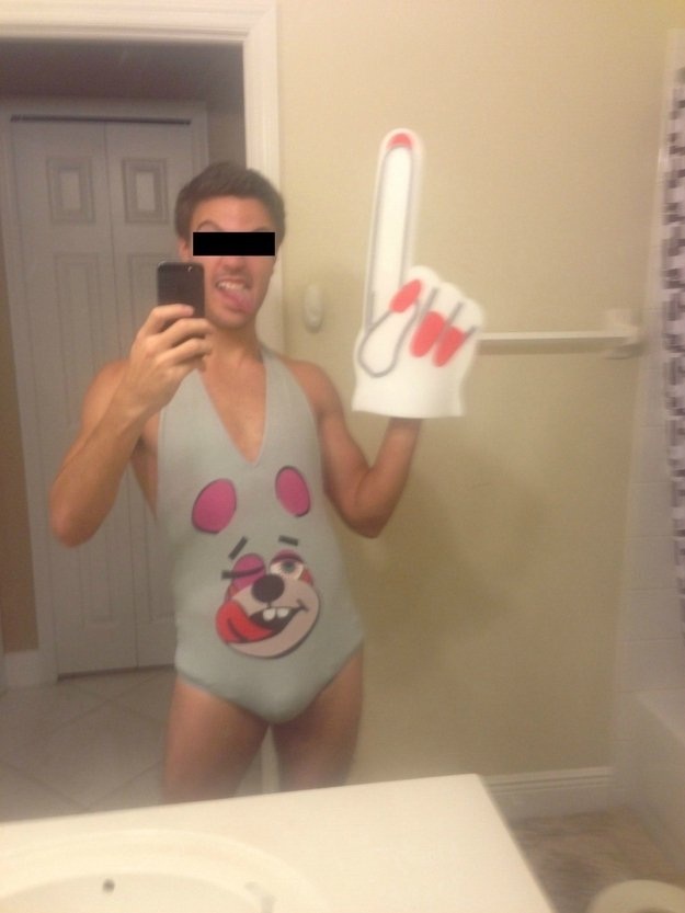 The selfie-Guys Who Absolutely Nailed Miley Cyrus's Costumes