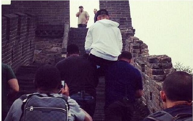 Carried on the Great Wall of China-Reasons Why Justin Bieber Is A Douchebag