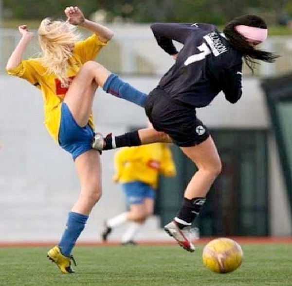 Girl Fight-Perfectly Timed Pictures In Sports