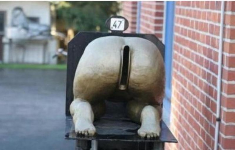 That’s Where The Junk Goes In-15 Weirdest Yet Hilarious Mailboxes You'll Ever See