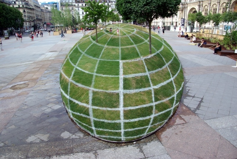 This Incredibly Beautiful 3D Grass Globe-15 Real Life Illusions That Are Sure To Amuse You