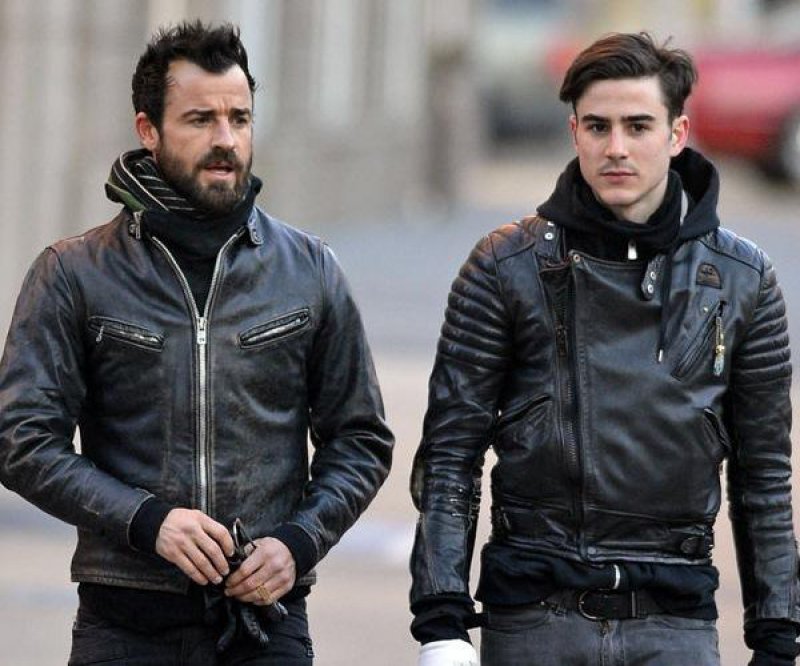 Justin Theroux-15 Celebrities With Their Better Looking Siblings