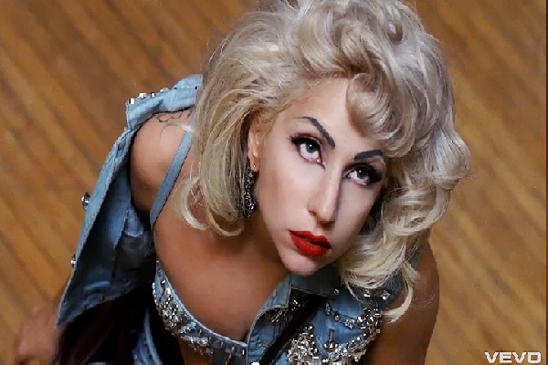 Lady Gaga-Celebrities Naked In Music Videos