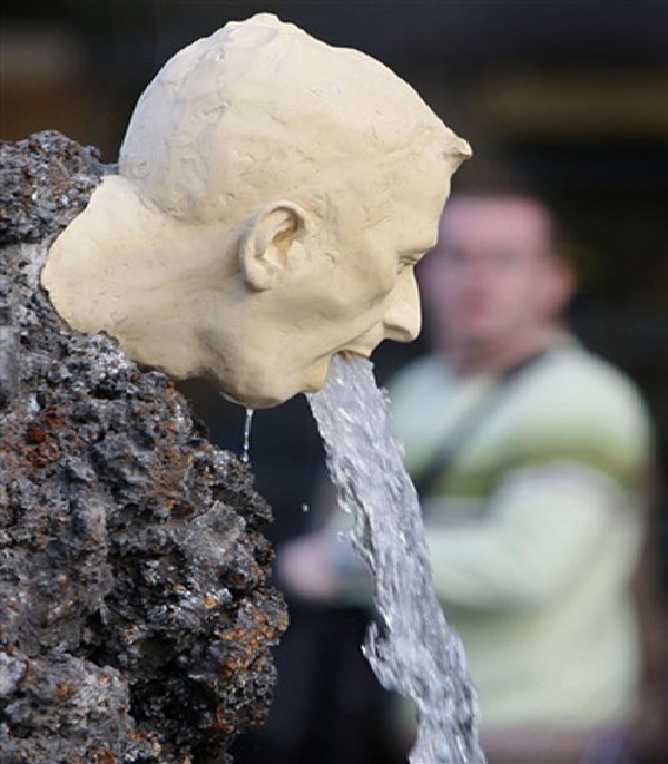Puking fountains, London-Craziest Fountains Around The World