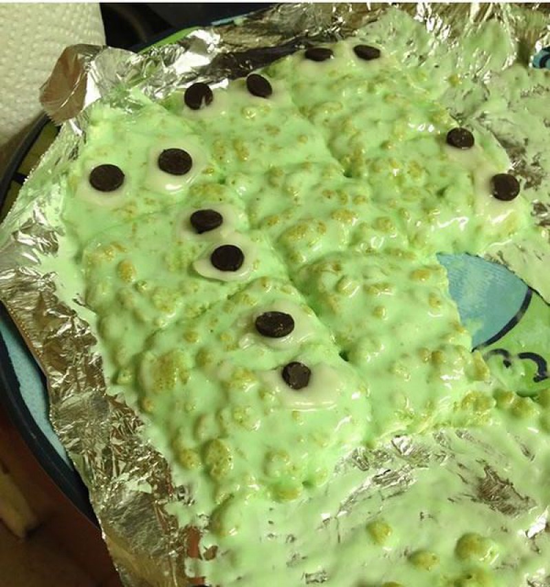 Frankenstein Rice Krispies Treats-15 Funniest Halloween Recipe Fails