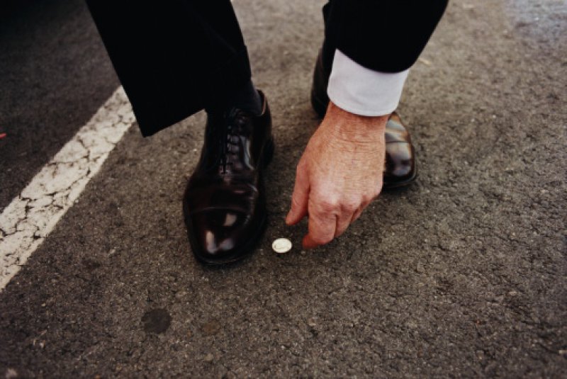 The Great Old Coin Trick-15 Hilarious Office Pranks You Can Try On Your Coworkers