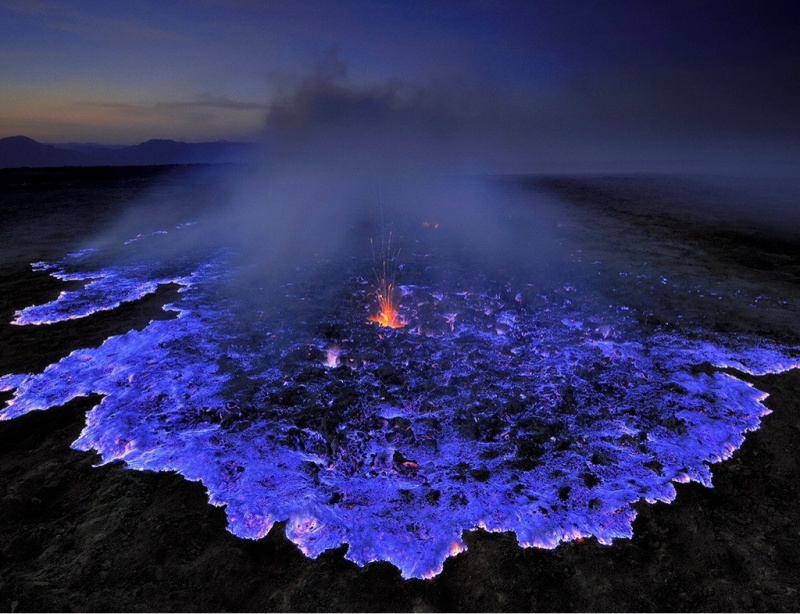 Blue Lava-15 Images That Look Fake, But Are Actually True