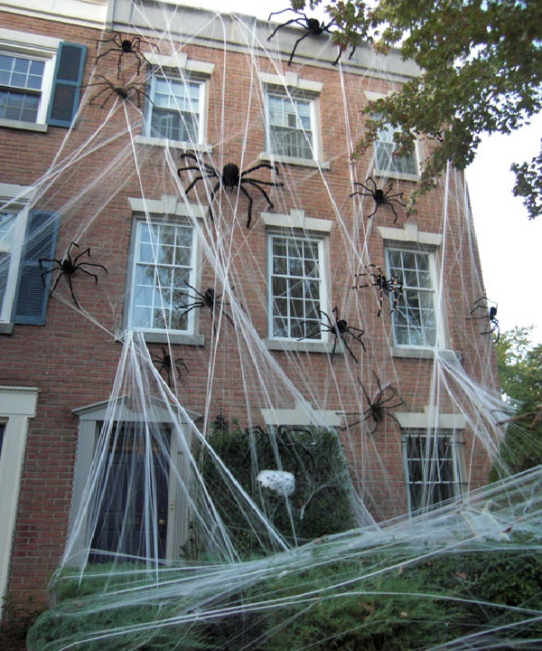 Giant spiders-Amazing Halloween Home Decorations