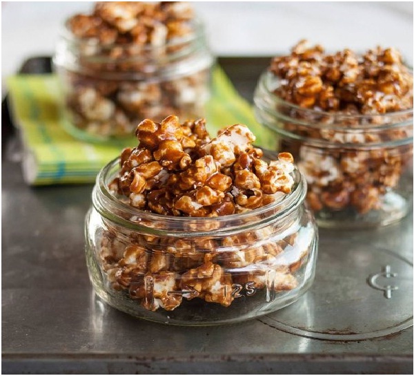 Crunchy Caramel Popcorn-Delicious Halloween Recipes