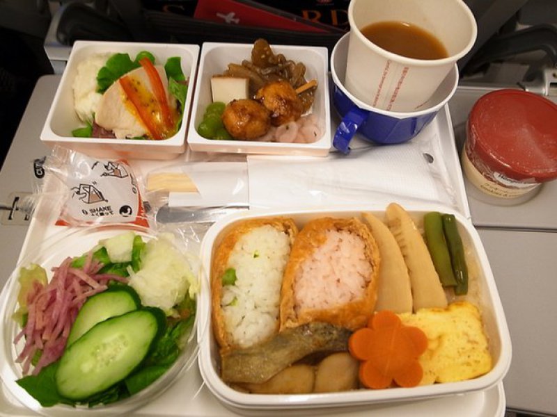 Japan Airlines-15 Airlines And The Food Served In The Economy Vs. Business Class